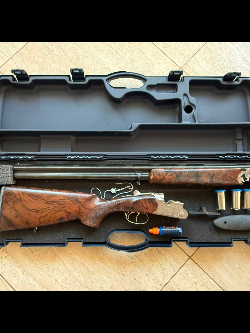 Beretta 686 Silver Pigeon S 12/76, без настрела, полный комплект.